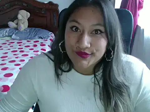 Snapshot of EmilyLove1014 chatting on January 2025 10:18:01 PM EmilyLove1014 online show from January 2025 10:18:01 PM