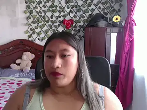 Snapshot of EmilyLove1014 chatting on January 2025 05:22:02 PM EmilyLove1014 online show from January 2025 05:22:02 PM