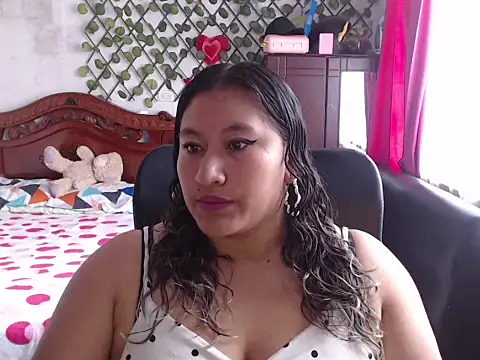 Snapshot of EmilyLove1014 chatting on February 2025 05:39:02 PM EmilyLove1014 online show from February 2025 05:39:02 PM