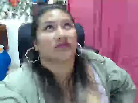 Snapshot of EmilyLove1014 chatting on February 2025 02:51:02 AM EmilyLove1014 online show from February 2025 02:51:02 AM