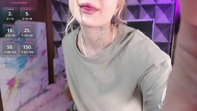 little grinch666 online show from April 2026 05:25:01 PM