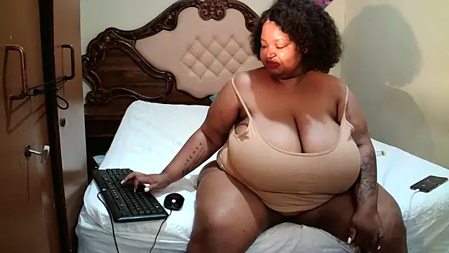 Snapshot of HOTBIGMELONSxx chatting on October 2025 06:53:01 PM HOTBIGMELONSxx online show from October 2025 06:53:01 PM