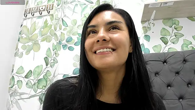 atilanadiaz7 online show from October 2025 05:04:02 PM