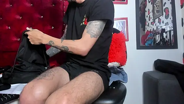 Snapshot of Aaron_BigDickxxx chatting on January 2025 07:11:02 AM Aaron BigDickxxx online show from January 2025 07:11:02 AM