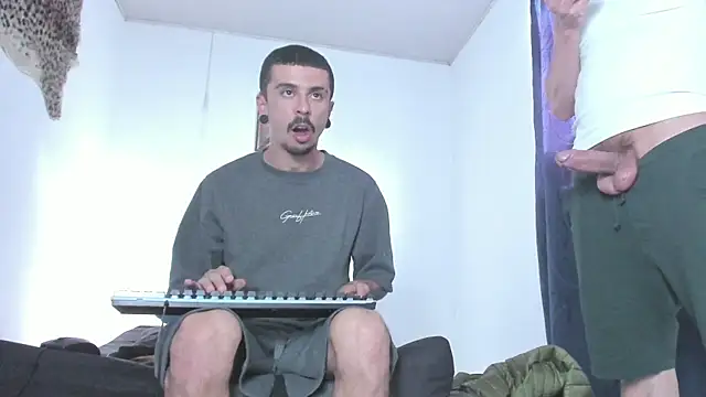Aaron BigDickxxx online show from May 2026 09:21:01 PM