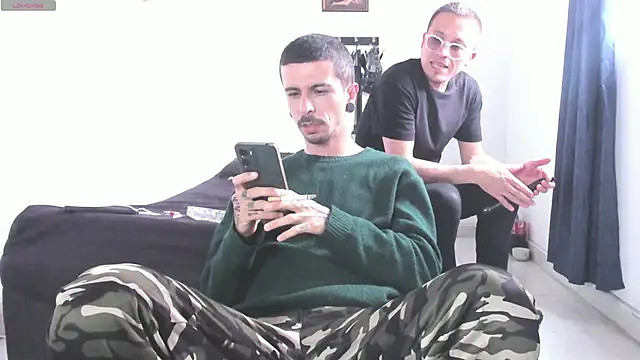 Aaron BigDickxxx online show from May 2026 05:42:02 PM