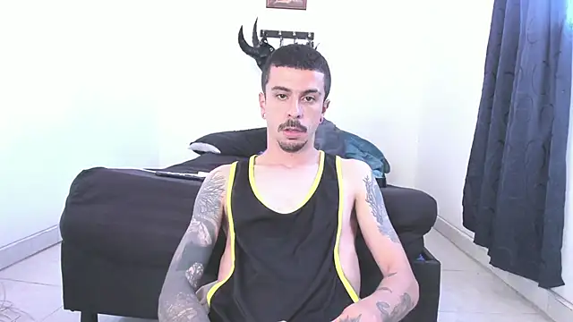 Aaron BigDickxxx online show from May 2026 03:50:01 PM