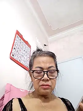 Hotestlove online show from October 2025 02:30:01 AM