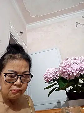 Hotestlove online show from April 2026 09:50:01 PM