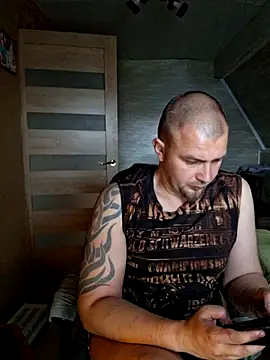 Snapshot of Foxyshaved chatting on May 2026 05:27:01 AM Foxyshaved online show from May 2026 05:27:01 AM