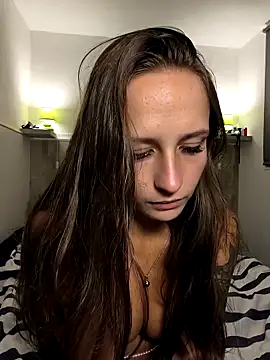 Snapshot of emma4xxx chatting on March 2025 08:04:01 PM emma4xxx online show from March 2025 08:04:01 PM