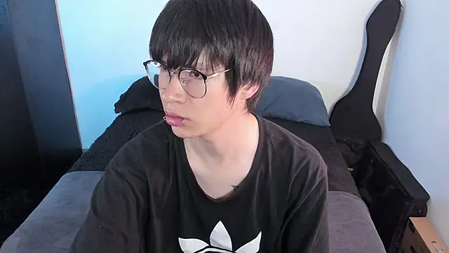 Snapshot of Aventure_Twinks chatting on April 2026 02:28:01 AM Aventure Twinks online show from April 2026 02:28:01 AM