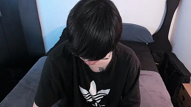 Snapshot of Aventure_Twinks chatting on April 2026 09:29:02 PM Aventure Twinks online show from April 2026 09:29:02 PM