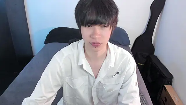 Snapshot of Aventure_Twinks chatting on April 2026 10:34:02 PM Aventure Twinks online show from April 2026 10:34:02 PM