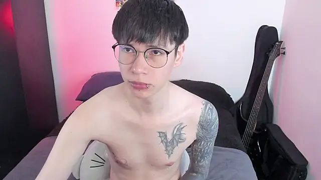 Snapshot of Aventure_Twinks chatting on June 2026 08:30:02 PM Aventure Twinks online show from June 2026 08:30:02 PM