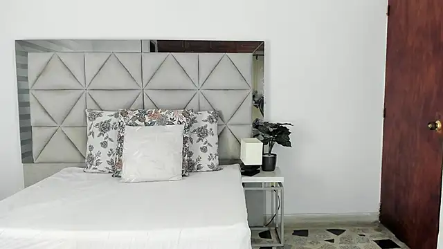 nina pons online show from October 2025 10:39:02 PM