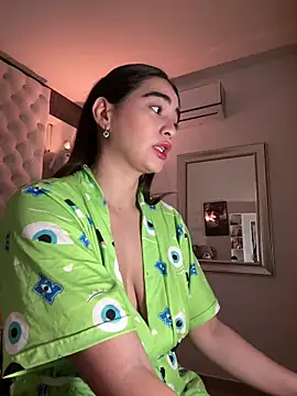 Snapshot of ZarahEvans chatting on February 2025 08:33:01 PM ZarahEvans online show from February 2025 08:33:01 PM