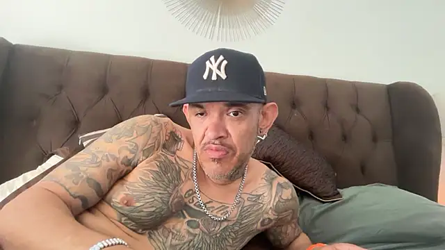 RoodoggXL online show from March 2026 06:19:02 PM