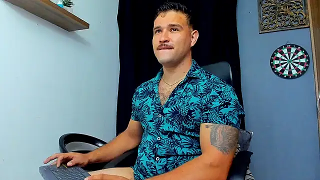 Snapshot of AndrewDiaz chatting on June 2026 10:25:02 AM AndrewDiaz online show from June 2026 10:25:02 AM