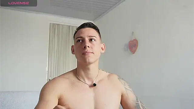 Snapshot of Muscle_King_Cum chatting on April 2026 02:19:02 PM Muscle King Cum online show from April 2026 02:19:02 PM