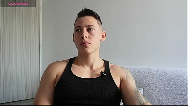 Snapshot of Muscle_King_Cum chatting on April 2026 02:45:02 PM Muscle King Cum online show from April 2026 02:45:02 PM