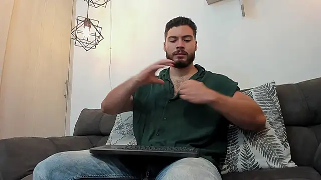 SebastianVilla  online show from December 2024 11:48:01 PM