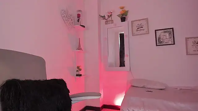  Caroliinee  online show from September 2025 05:24:02 PM