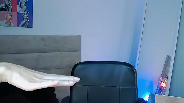 AllieEvans online show from February 2025 10:04:02 PM