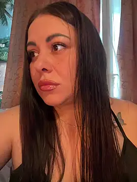 Snapshot of DaisyStreet chatting on July 2026 12:19:02 PM DaisyStreet online show from July 2026 12:19:02 PM