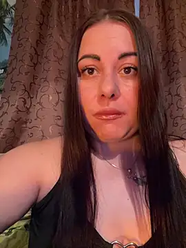 Snapshot of DaisyStreet chatting on July 2026 05:45:02 PM DaisyStreet online show from July 2026 05:45:02 PM