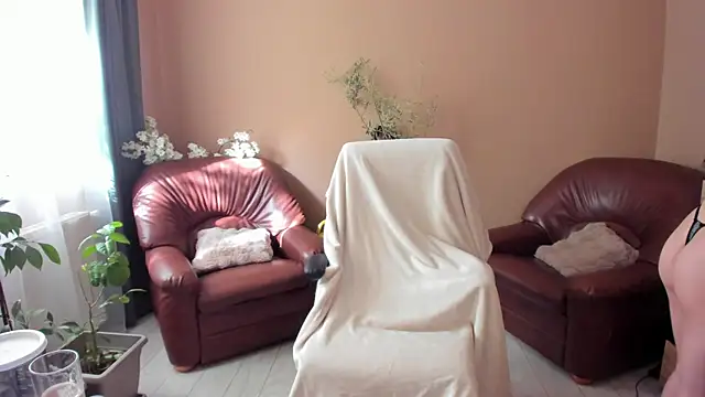 Snapshot of KaylaLaine chatting on April 2026 06:27:02 AM KaylaLaine online show from April 2026 06:27:02 AM