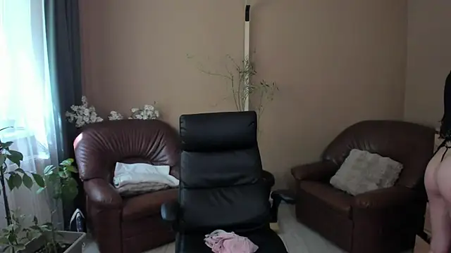 Snapshot of KaylaLaine chatting on May 2026 07:14:02 AM KaylaLaine online show from May 2026 07:14:02 AM