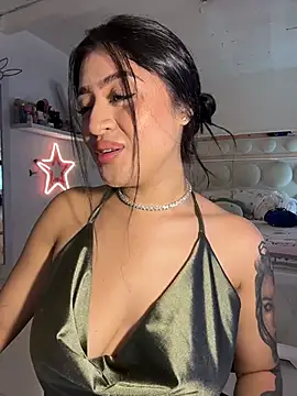 lucianaroy online show from February 2026 03:45:02 AM