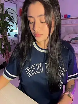 lucianaroy online show from March 2026 11:11:02 PM