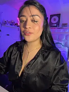 lucianaroy online show from April 2026 08:54:01 PM