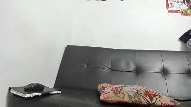 hugo3918  online show from March 2025 03:46:02 PM