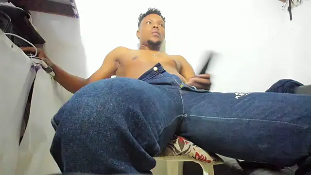 hugo3918  online show from October 2025 04:41:01 PM