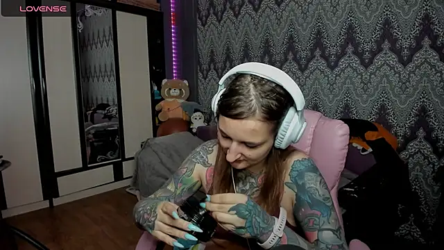 Snapshot of AlexRacc00n chatting on December 2024 11:25:01 PM AlexRacc00n online show from December 2024 11:25:01 PM