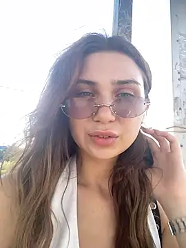 QuitieLia online show from July 2026 01:54:02 PM