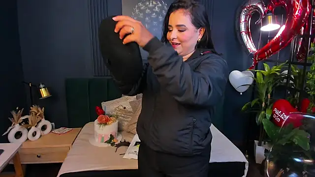 taylor bennet online show from February 2025 12:11:01 PM