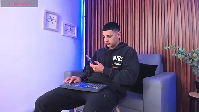 Alex cute77 online show from April 2026 12:33:01 PM