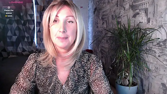 Snapshot of Ariel_the_mermaid chatting on October 2025 07:29:01 AM Ariel the mermaid online show from October 2025 07:29:01 AM