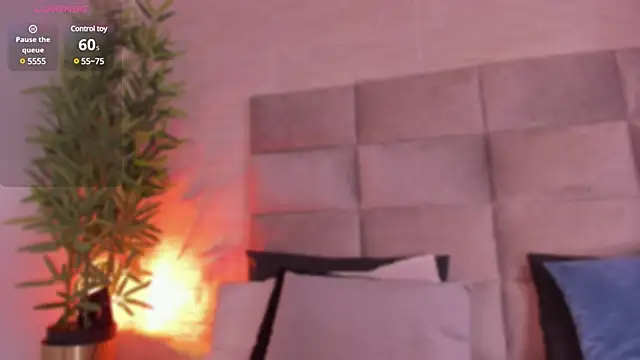 Snapshot of mia_crawford chatting on January 2025 11:35:01 AM mia crawford online show from January 2025 11:35:01 AM