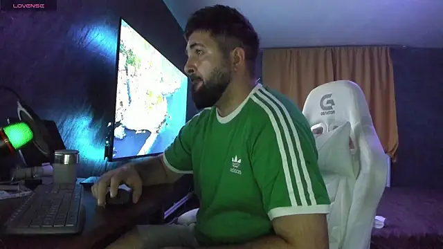 Snapshot of Eduu2322 chatting on October 2025 09:28:02 PM Eduu2322 online show from October 2025 09:28:02 PM