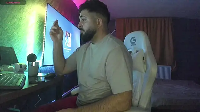 Snapshot of Eduu2322 chatting on December 2025 10:28:02 PM Eduu2322 online show from December 2025 10:28:02 PM