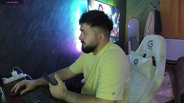 Snapshot of Eduu2322 chatting on April 2026 09:52:01 PM Eduu2322 online show from April 2026 09:52:01 PM