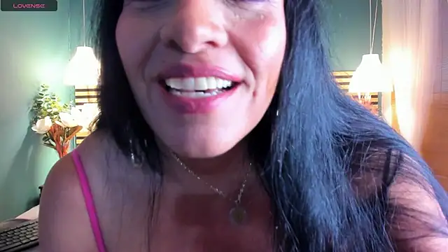 Snapshot of Luisa_Sweet2 chatting on October 2025 02:26:01 PM Luisa Sweet2 online show from October 2025 02:26:01 PM