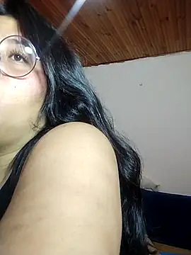 KATYGONZALEZ online show from April 2026 06:22:01 PM