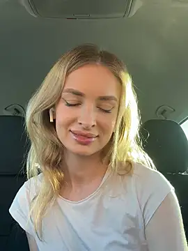 Snapshot of EvieEvans chatting on February 2025 04:32:01 PM EvieEvans online show from February 2025 04:32:01 PM