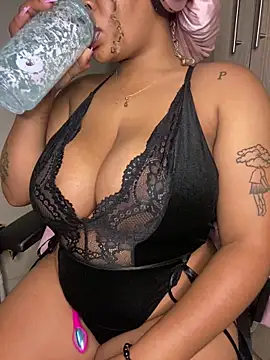 YellowHoneyDip online show from November 2025 06:30:02 PM